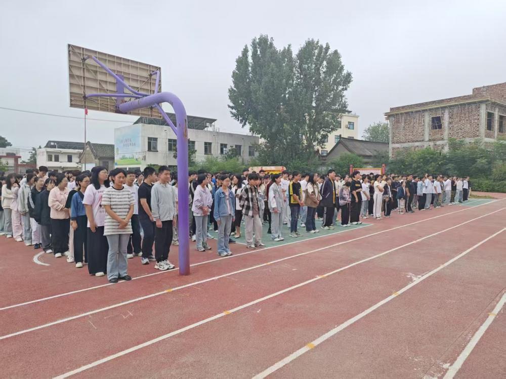【中国渎职调查报】梁洼镇多部门联合走进梁洼一中：开展安全宣讲守护未成年人成长(图3)