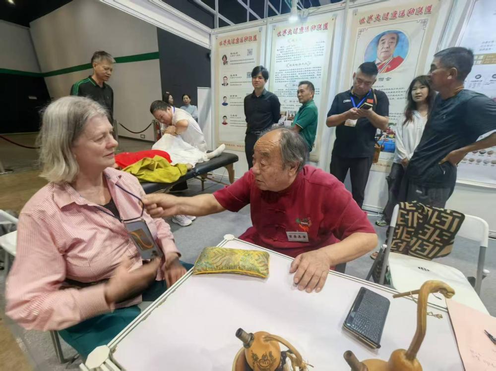 【中国渎职调查报】北京劳模刘僧会把爱撒到香港(图4)