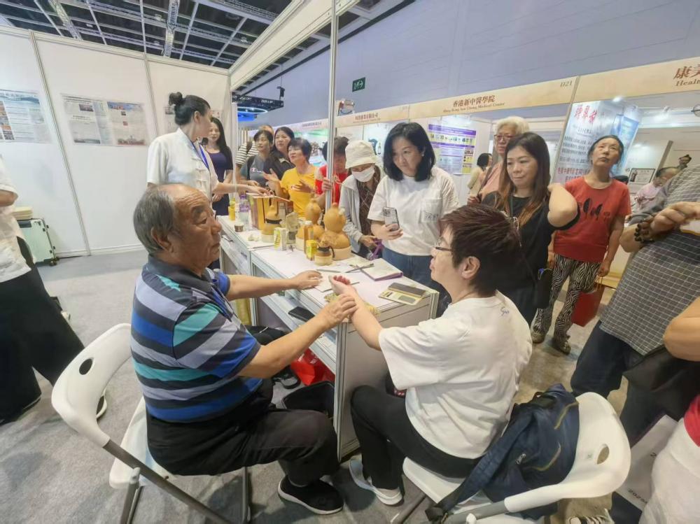 【中国渎职调查报】北京劳模刘僧会把爱撒到香港(图5)