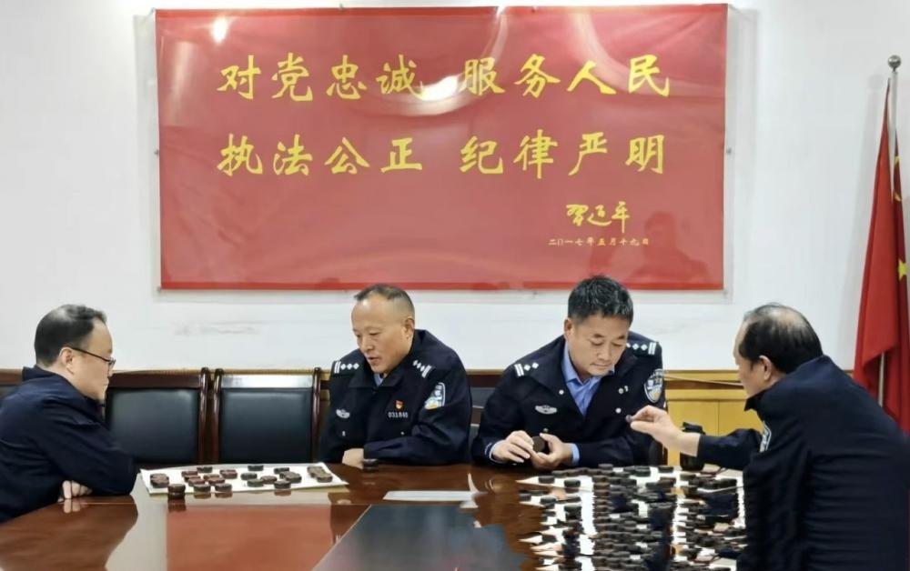 【中国渎职调查报】鲁山县公安局组织开展民辅警文体活动(图2) 【中国渎职调查报】鲁山县公安局组织开展民辅警文体活动(图2)