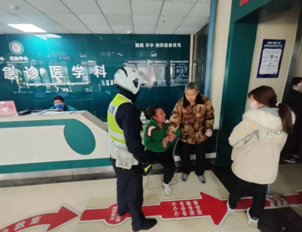 【河南鲁山公安】警网联动开辟生命通道 紧急救助高烧昏厥患儿(图1) 【河南鲁山公安】警网联动开辟生命通道 紧急救助高烧昏厥患儿(图1)