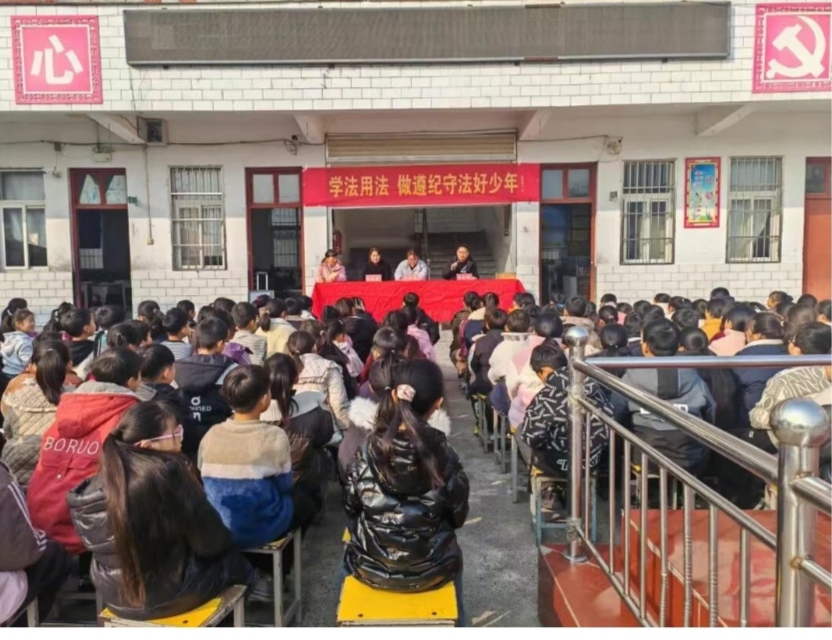 【中国渎职调查报】鲁山县磙子营乡妇联开展“普法宣传进校园”活动(图1) 【中国渎职调查报】鲁山县磙子营乡妇联开展“普法宣传进校园”活动(图1)